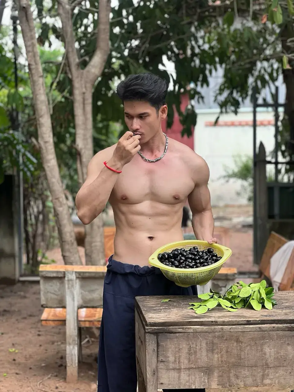 หนวด กับ นม