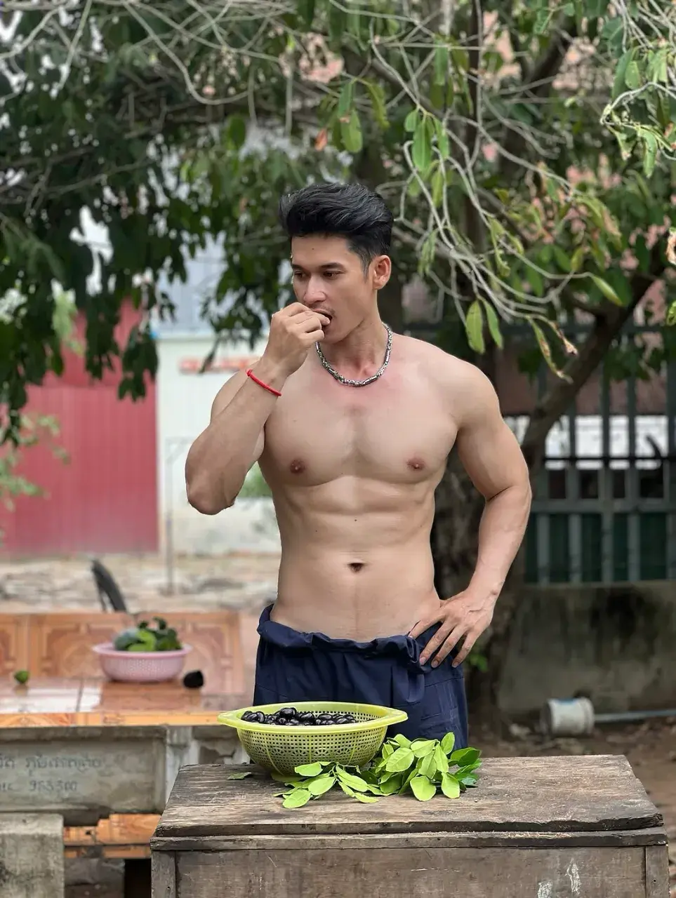 หนวด กับ นม