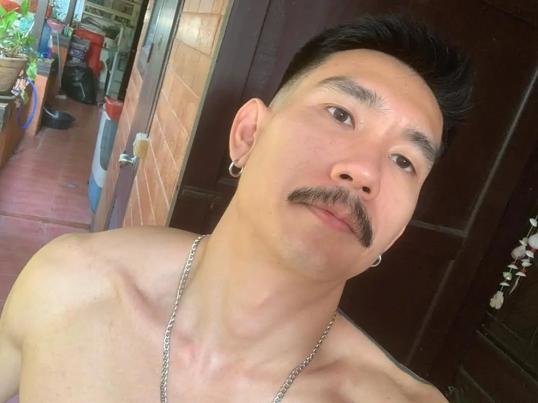 จั๊กะจี้หนวดผัวจัง