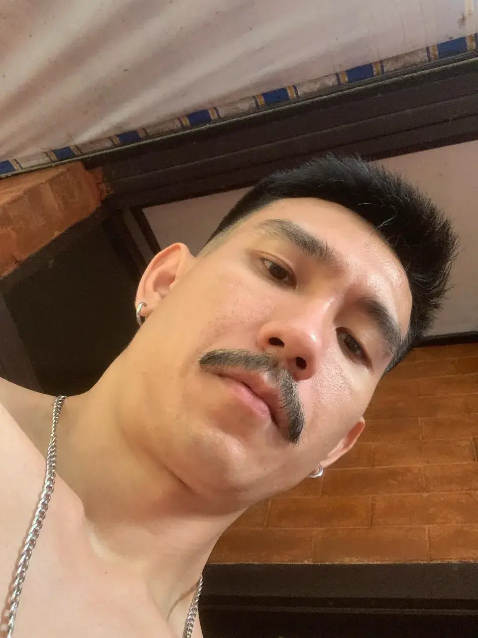 จั๊กะจี้หนวดผัวจัง