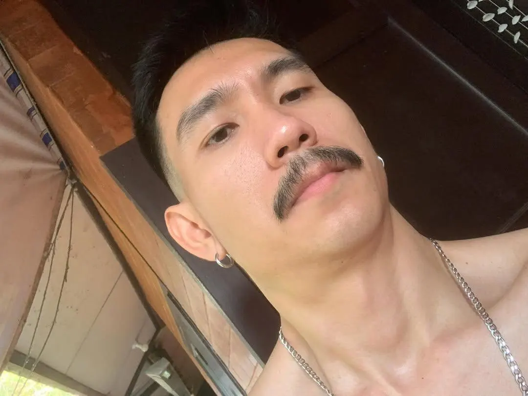 จั๊กะจี้หนวดผัวจัง