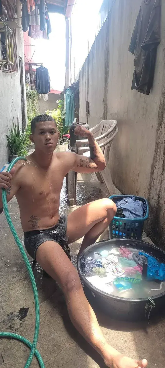 หนุ่ม..ซักผ้า