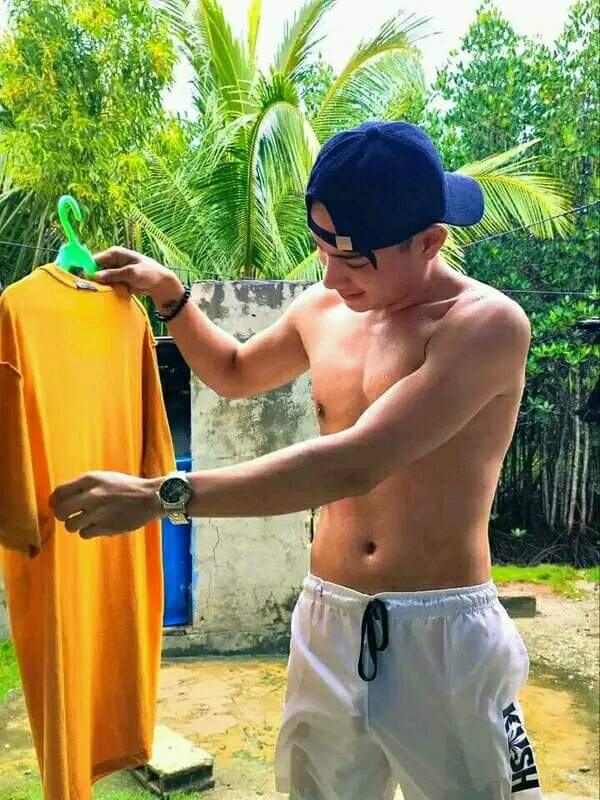 หนุ่ม..ซักผ้า