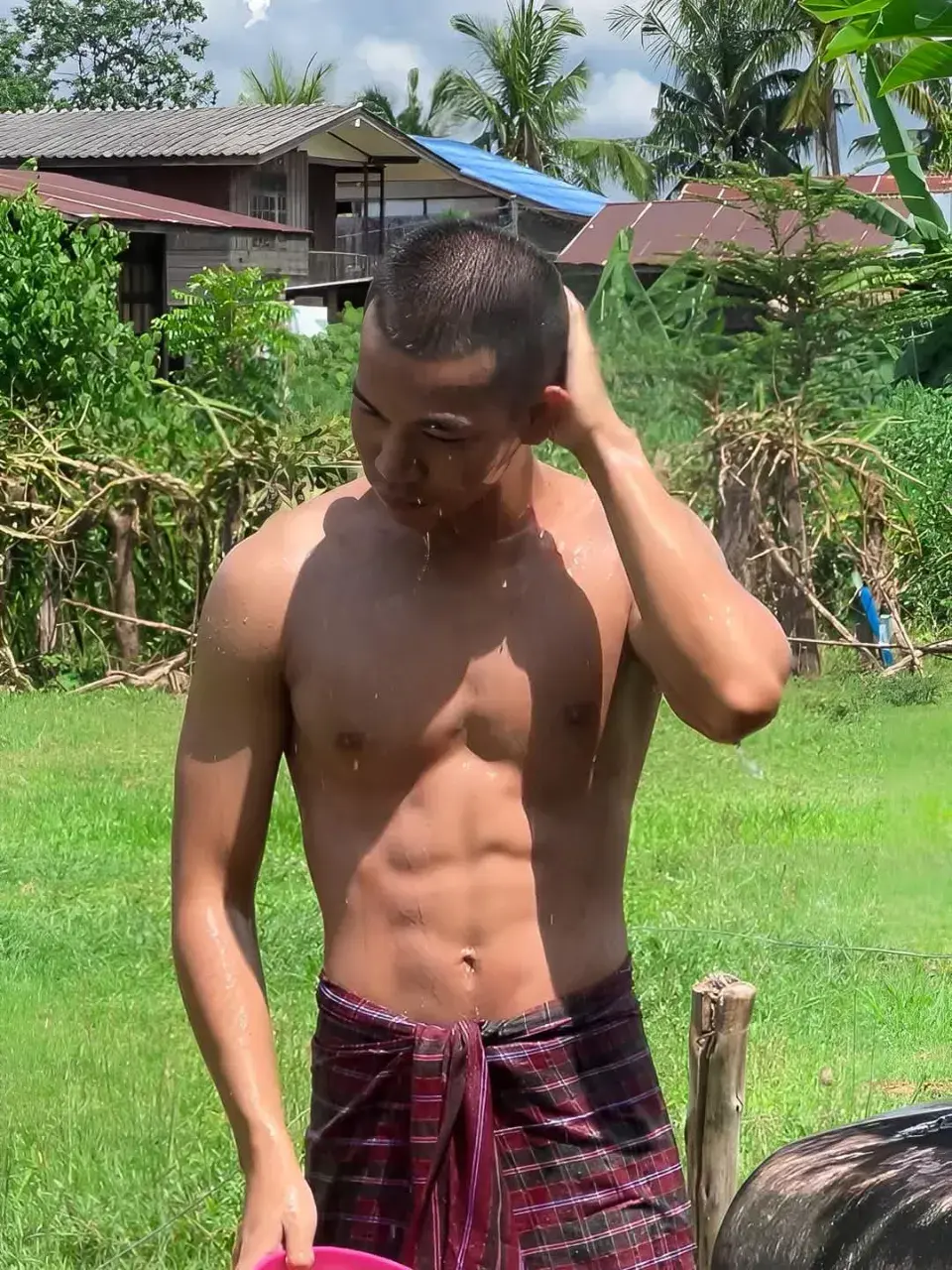 ผู้บ่าว..อาบน้ำ
