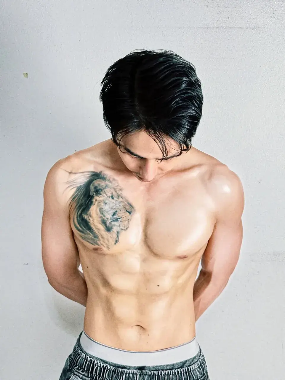 ขาว อม นม ชมพู