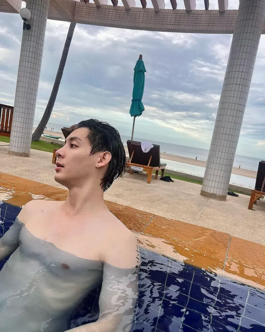 ขาว อม นม ชมพู