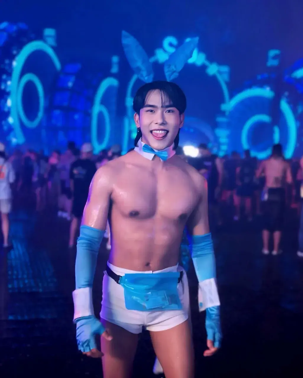 ถอดโชว์เรือนร่าง 2936