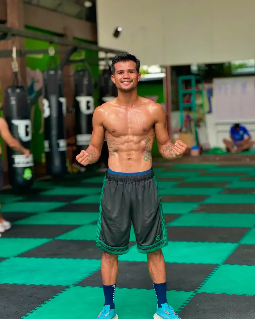 เจ็บกี่หนจะทนเพราะรัก