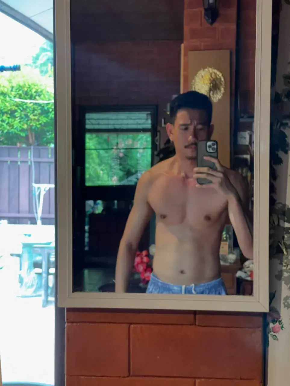 ให้หนวดเสว