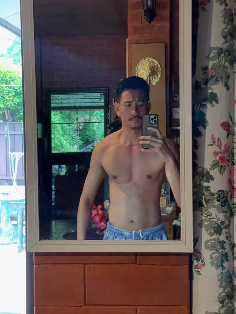 ให้หนวดเสว