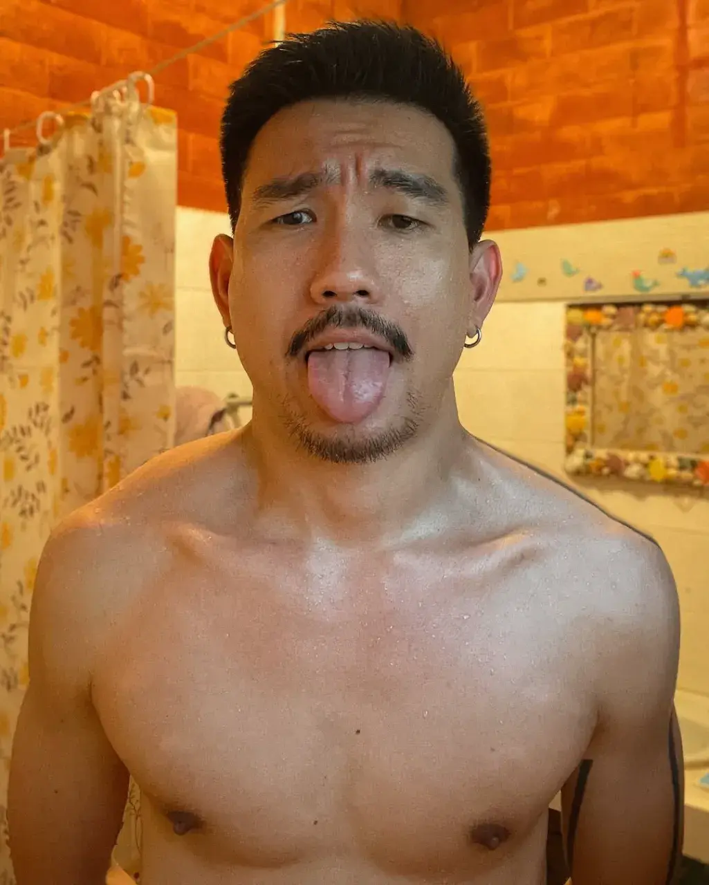 ให้หนวดเสว