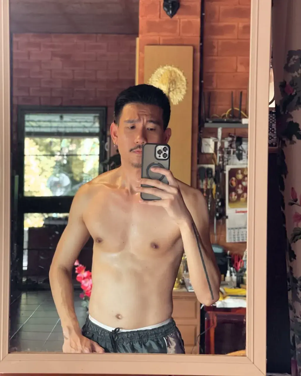 ให้หนวดเสว