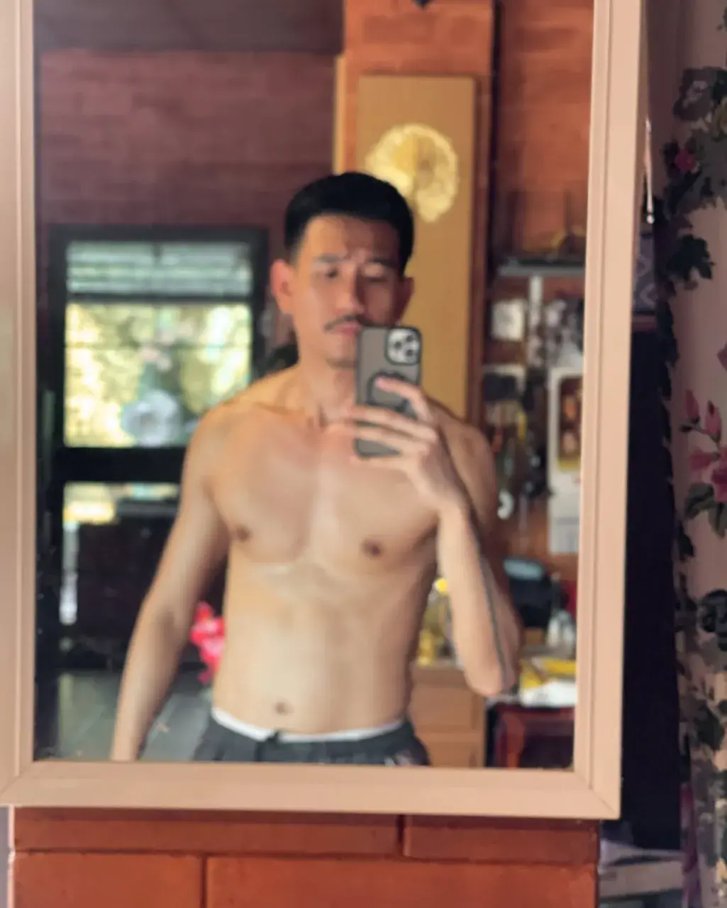 ให้หนวดเสว