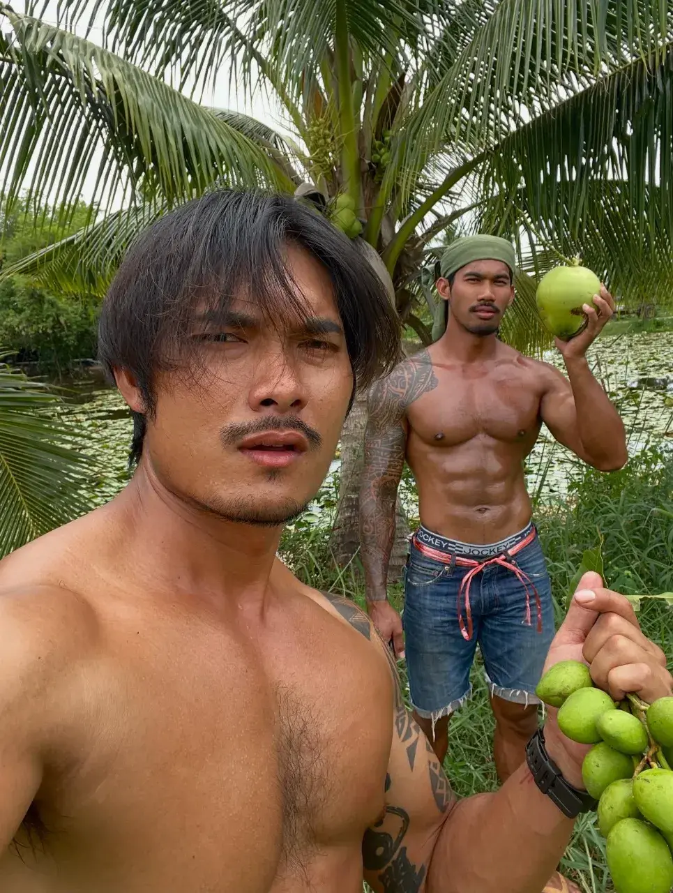 ล่ำๆเห็นแล้วสั่นเลย