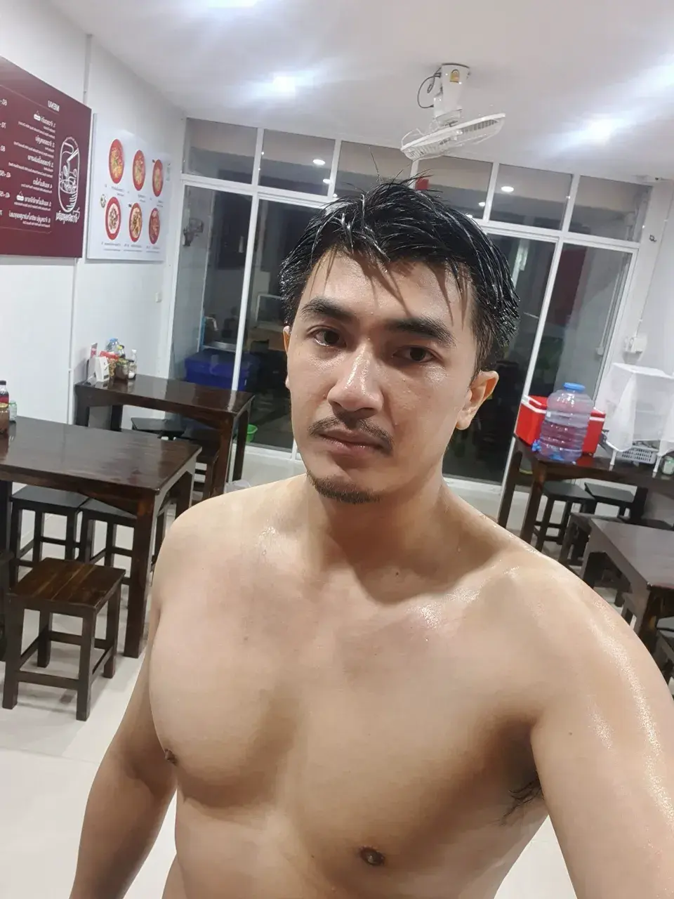 ล่ำๆเห็นแล้วสั่นเลย