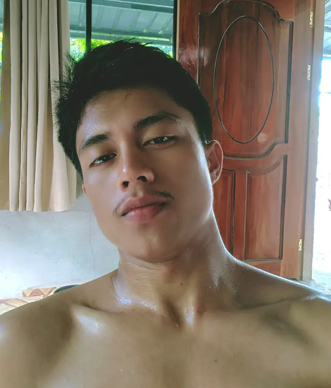ล่ำๆเห็นแล้วสั่นเลย