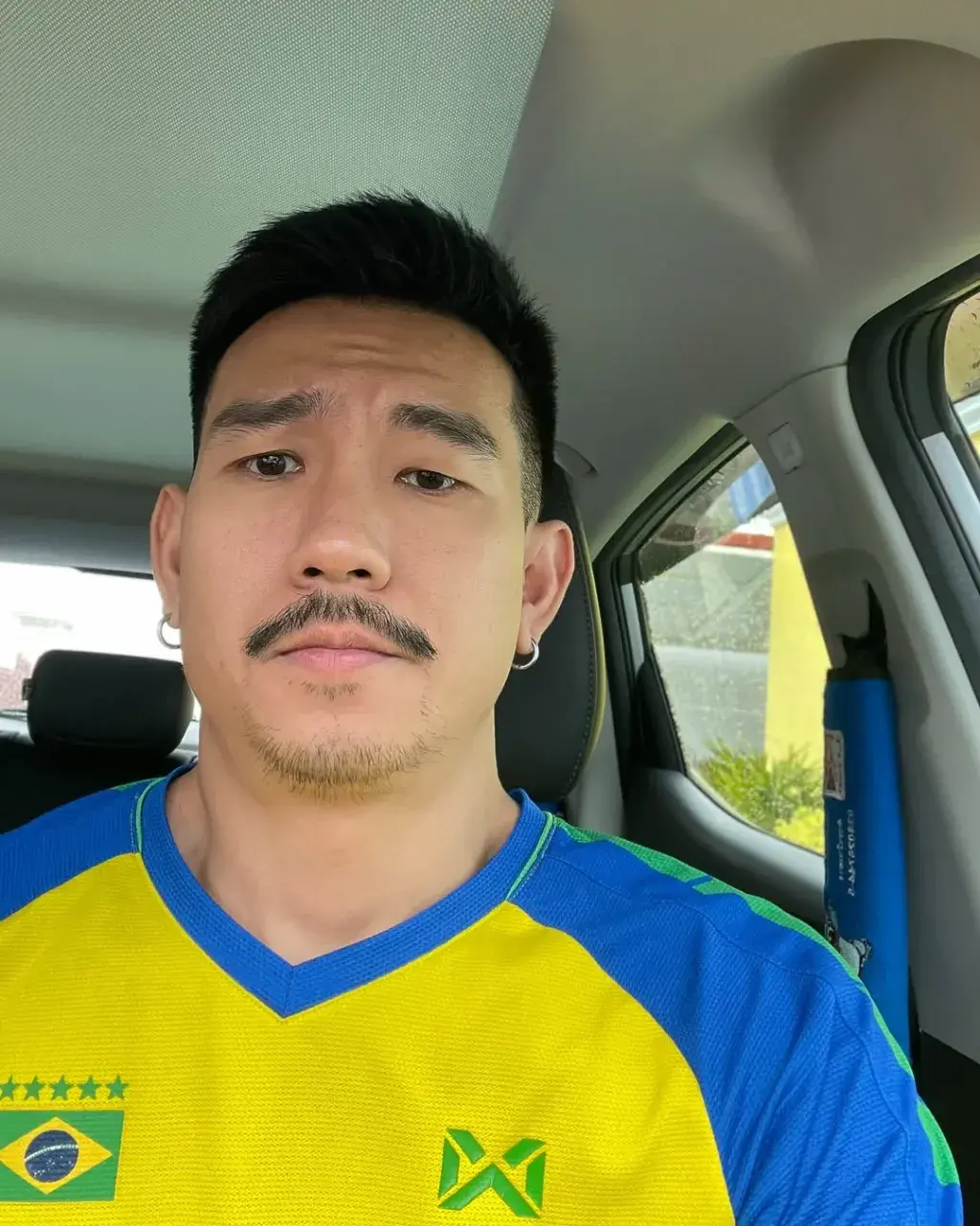 ผัวเขาเราเขิน