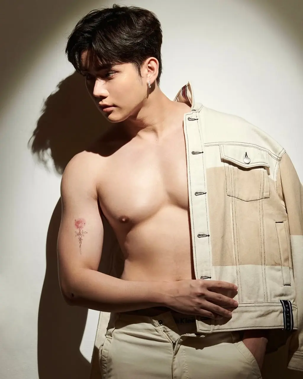 Cool and cute guy : 𝑱𝑬𝑭𝑭𝒀 ( 제프 )