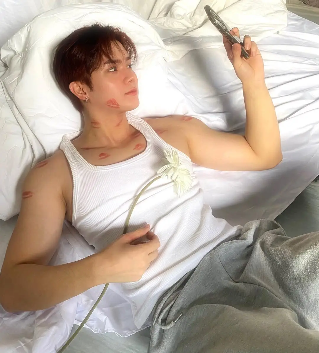 Cool and cute guy : 𝑱𝑬𝑭𝑭𝒀 ( 제프 )