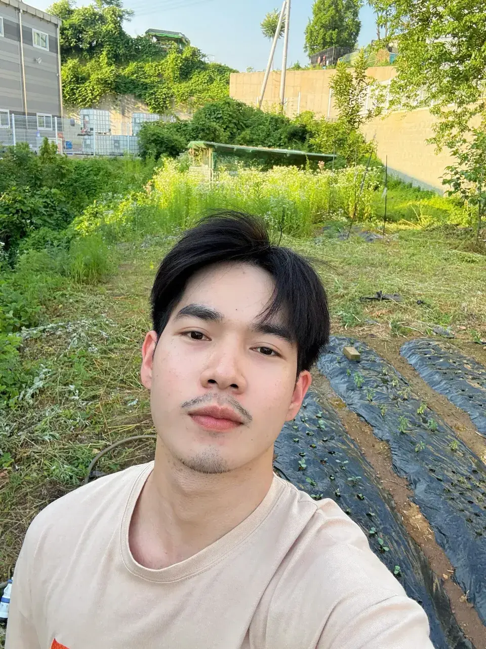 แบกท่อน้ำไว้ปล่อยนาน้อง