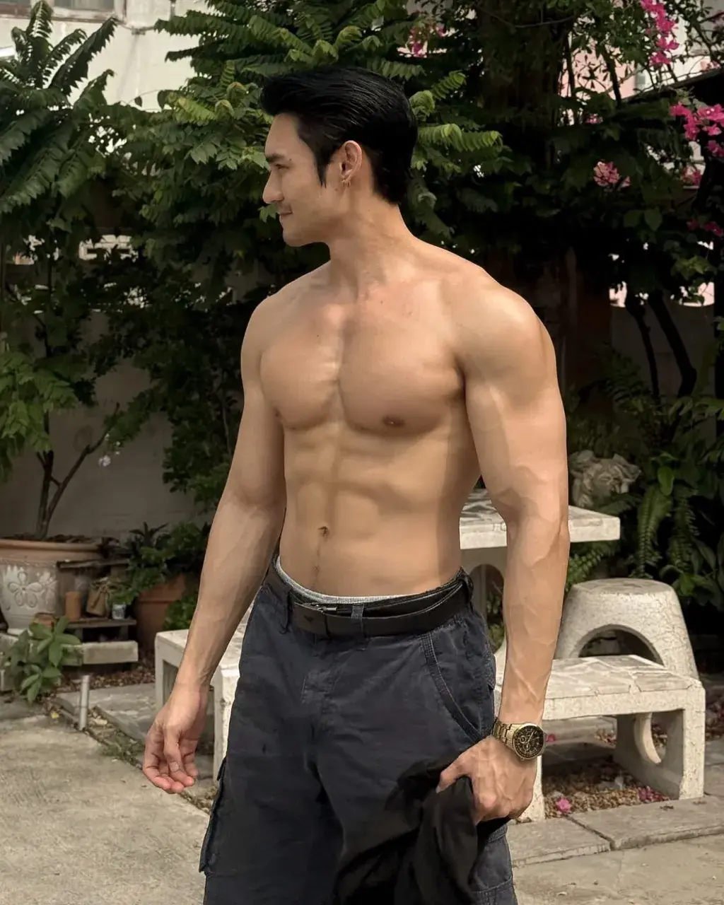 แบกท่อน้ำไว้ปล่อยนาน้อง