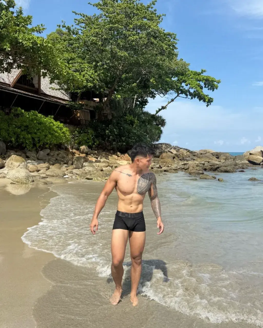 แบกท่อน้ำไว้ปล่อยนาน้อง