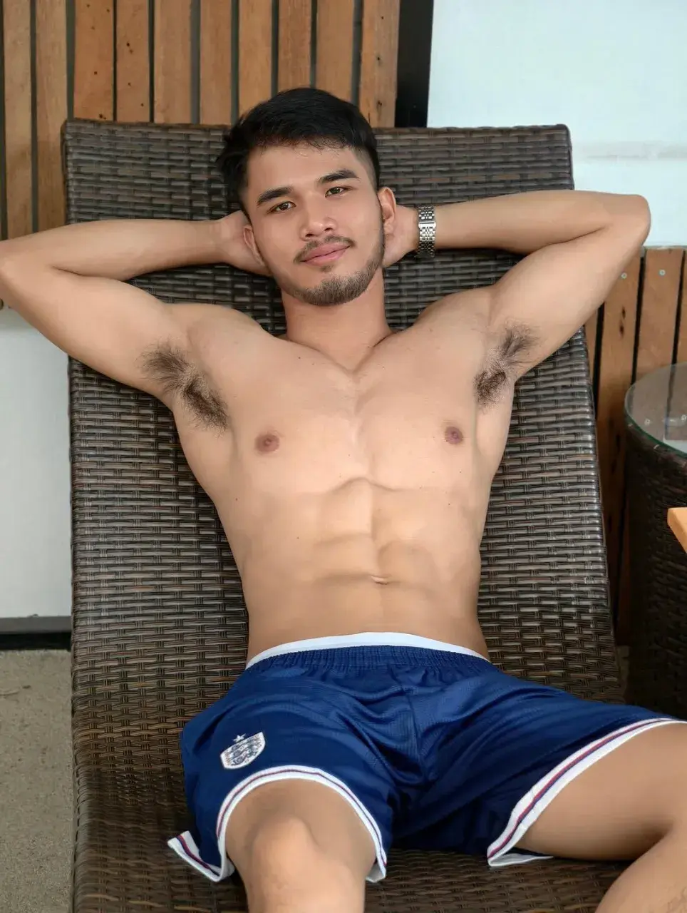 แค่เธอชูแขนเราก้อเสียวเสร็จ