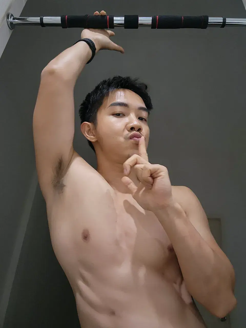 แค่เธอชูแขนเราก้อเสียวเสร็จ