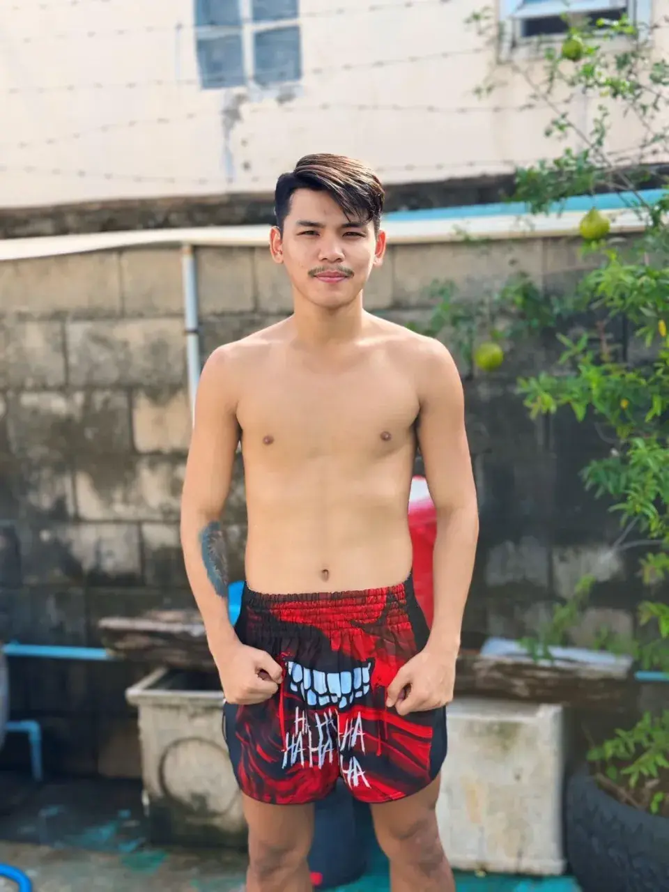แค่เธอชูแขนเราก้อเสียวเสร็จ