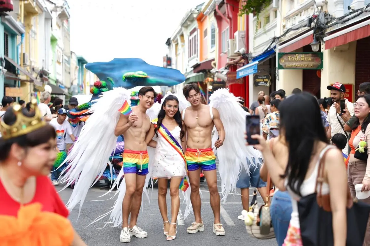 แฝดคนดัง งาน pride ภูเก็ต 2025