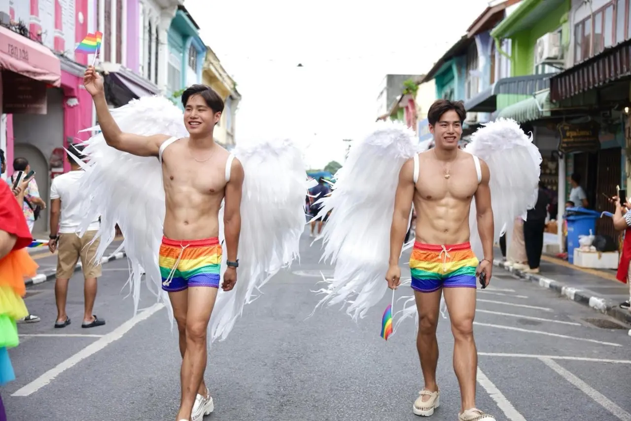 แฝดคนดัง งาน pride ภูเก็ต 2025