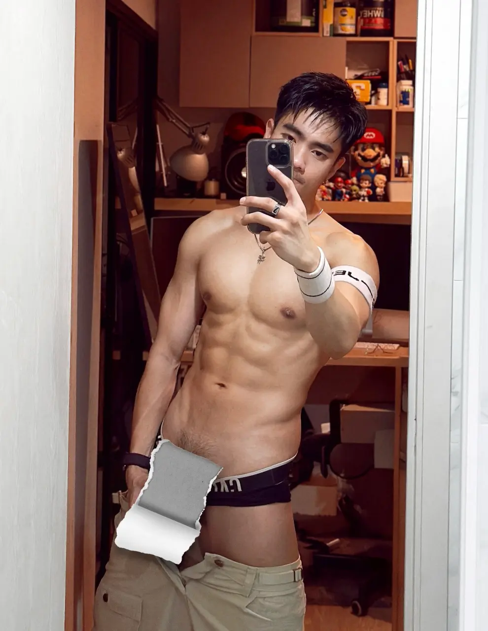 Some of Mckers' risqué postings - โพสต์ที่ไม่เหมาะสมของ Mckers