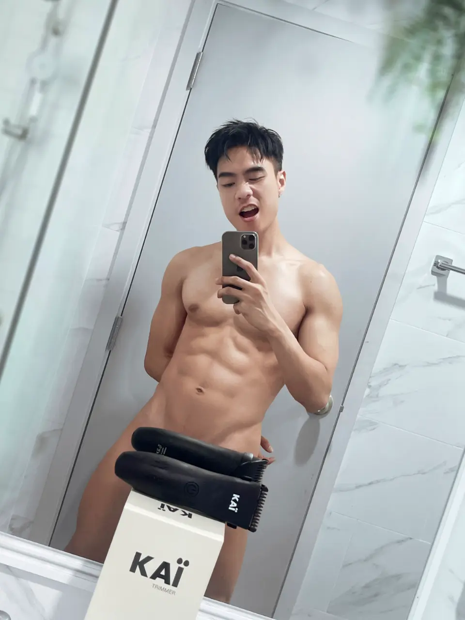 Some of Mckers' risqué postings - โพสต์ที่ไม่เหมาะสมของ Mckers