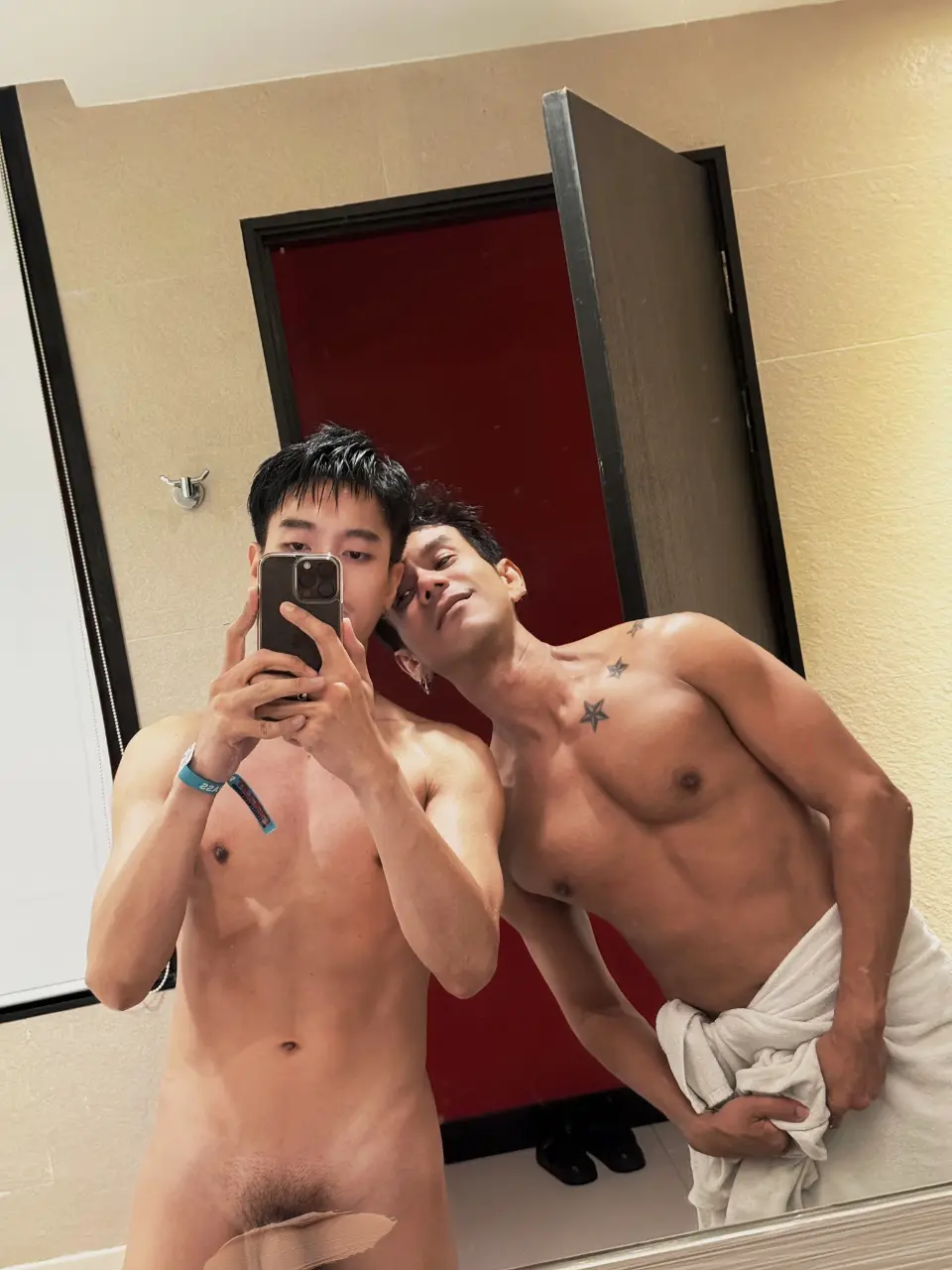 Some of Mckers' risqué postings - โพสต์ที่ไม่เหมาะสมของ Mckers