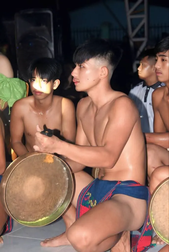 รักหนุ่ม..อิฟูเกา