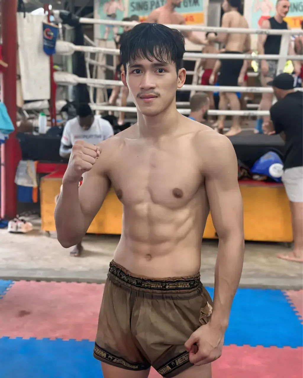 เอวพร้อมลั้น
