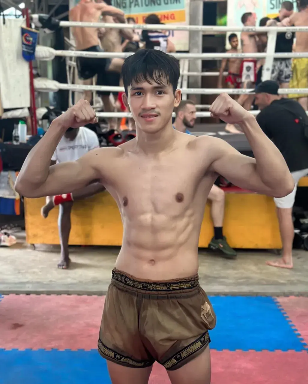 เอวพร้อมลั้น