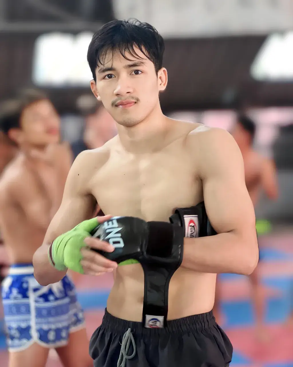เอวพร้อมลั้น