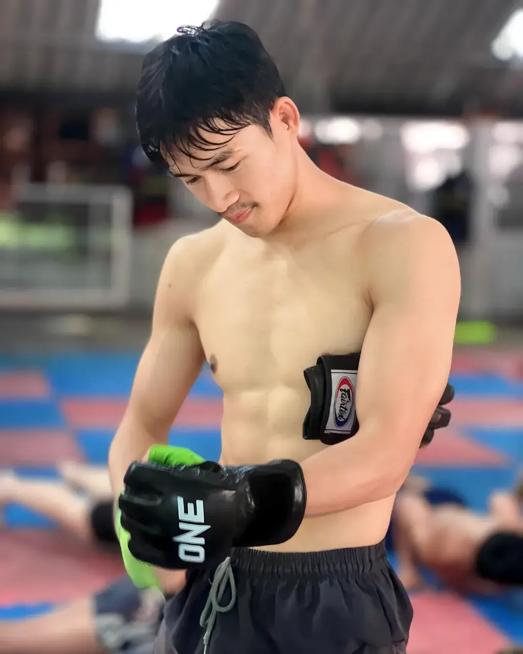 เอวพร้อมลั้น