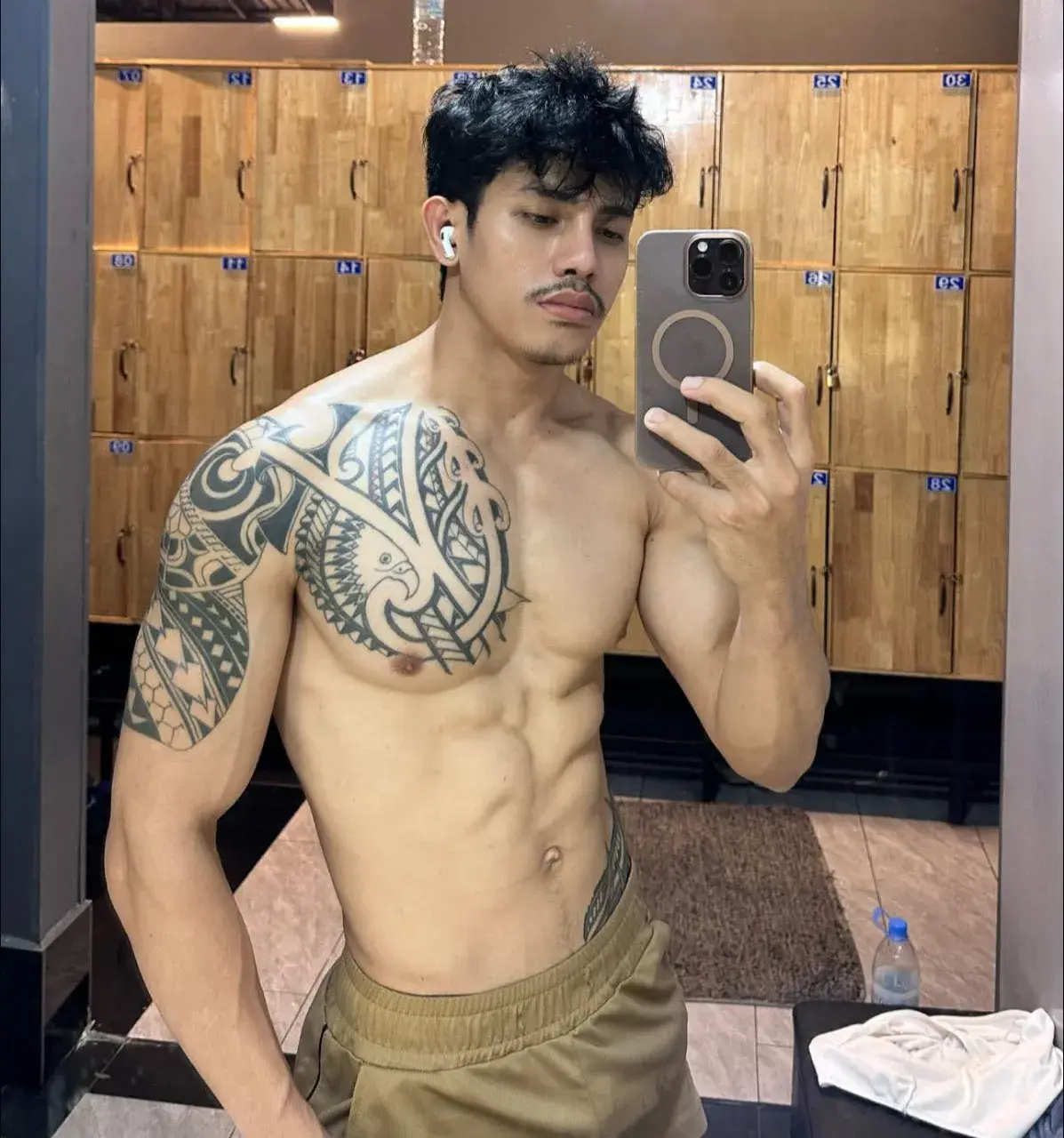 นายเเบบหนุ่มเขมร