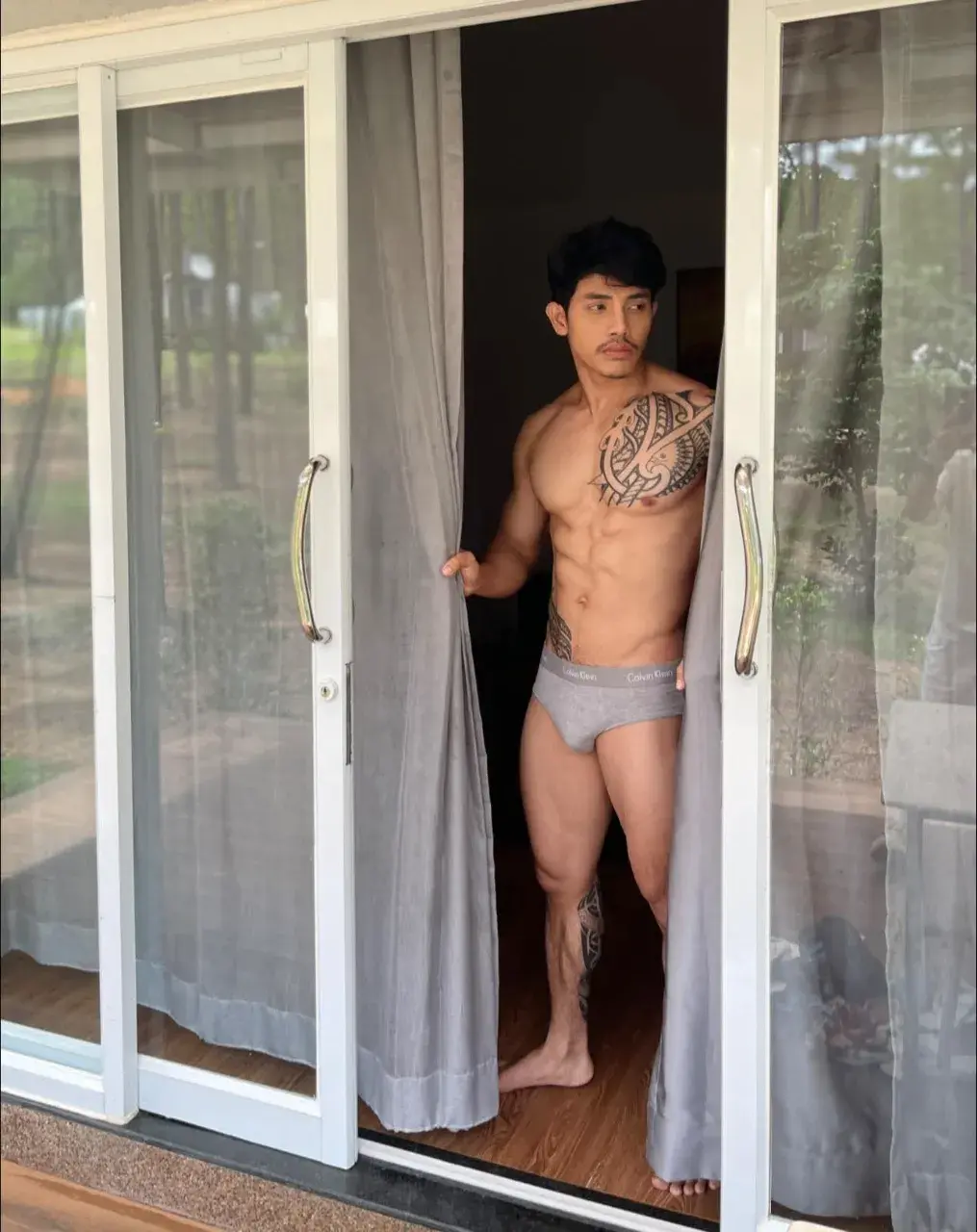 นายเเบบหนุ่มเขมร