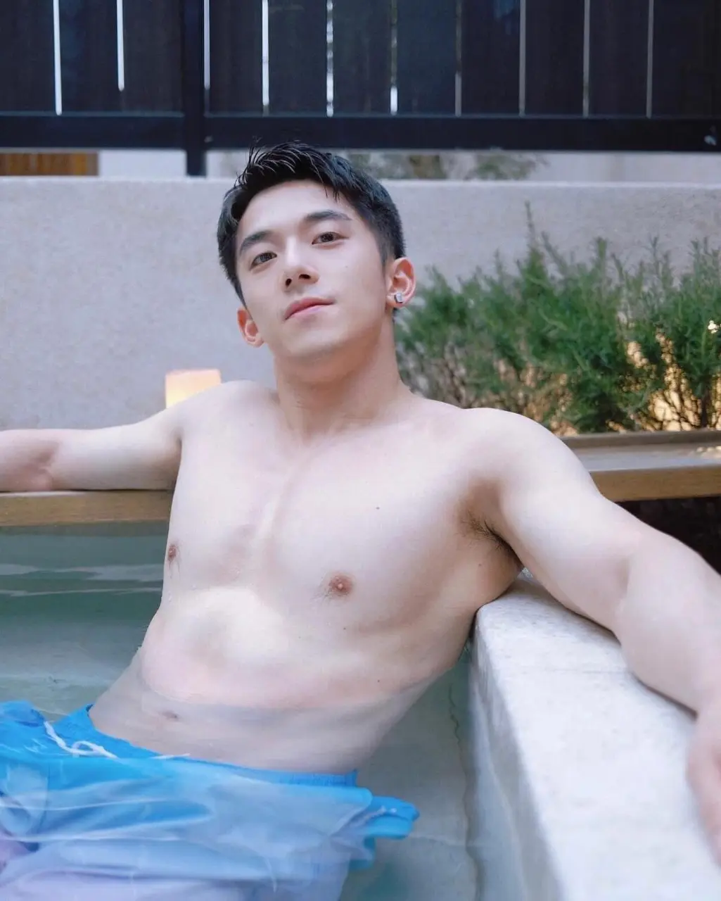 ถอดโชว์เรือนร่าง 2940