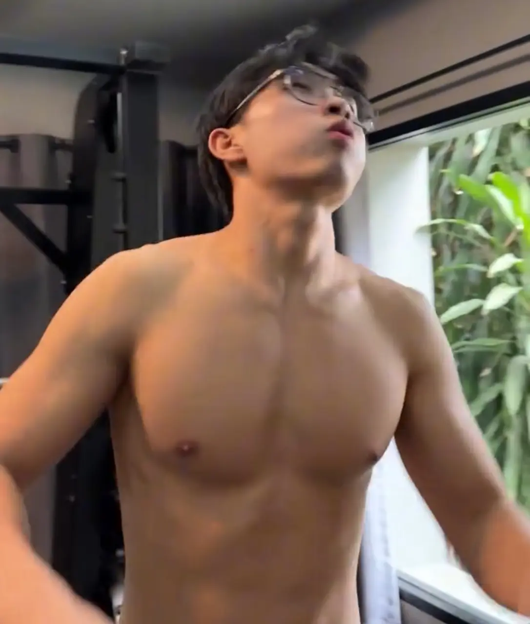 เทรนเนอร์หล่อบอกต่อ