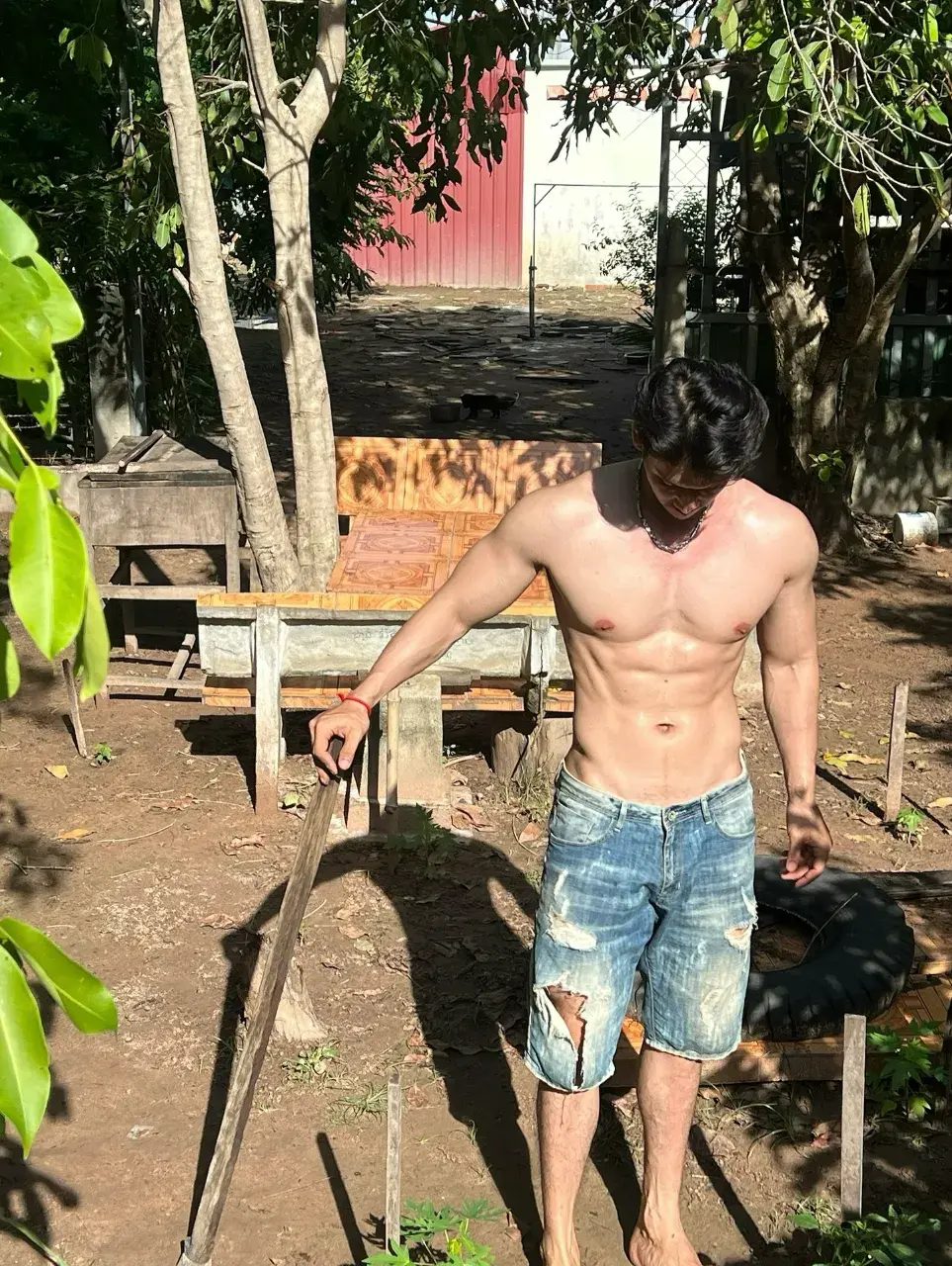 สูงยาวเข่าดีสมคำร่ำลือ