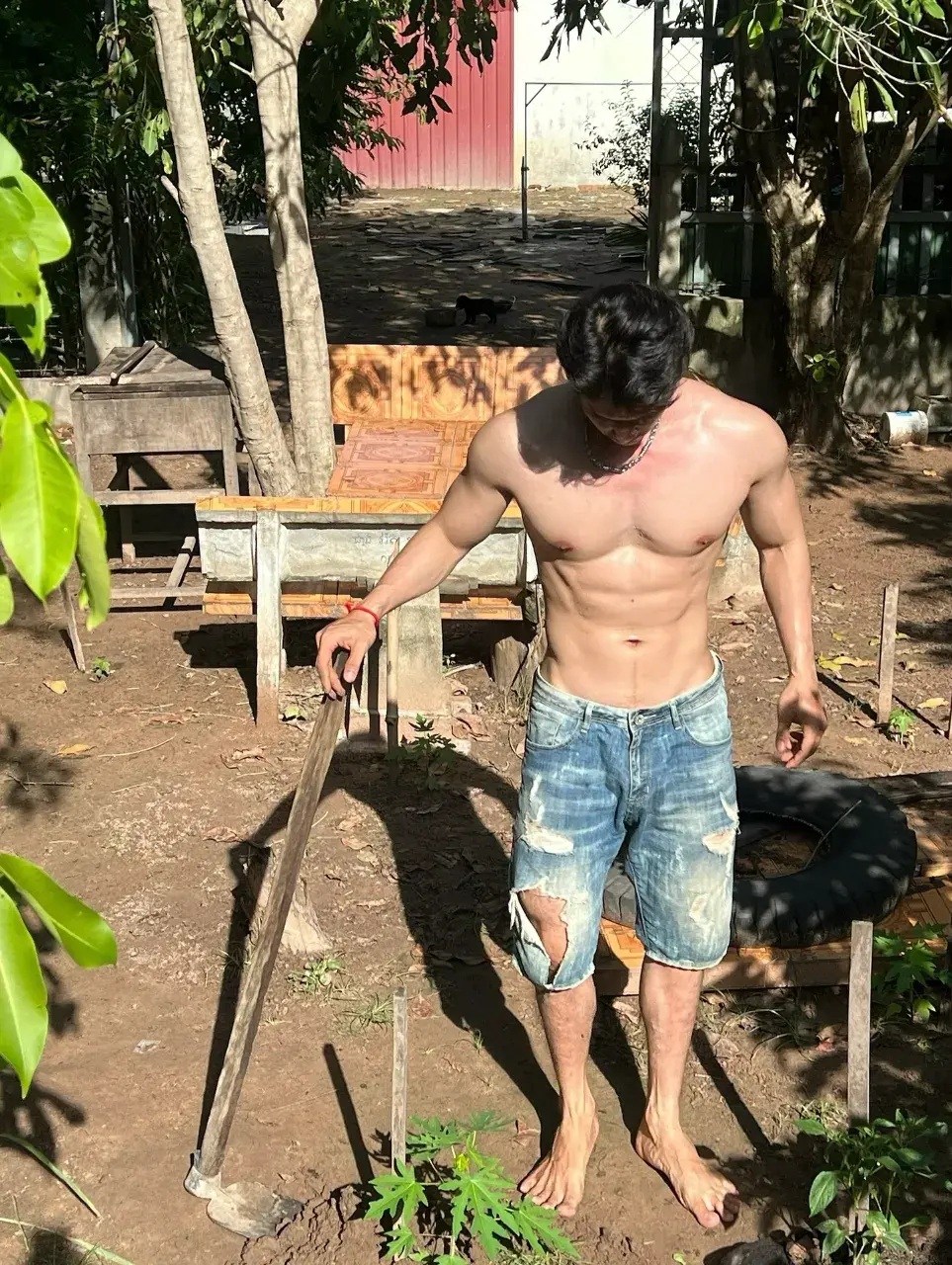 สูงยาวเข่าดีสมคำร่ำลือ