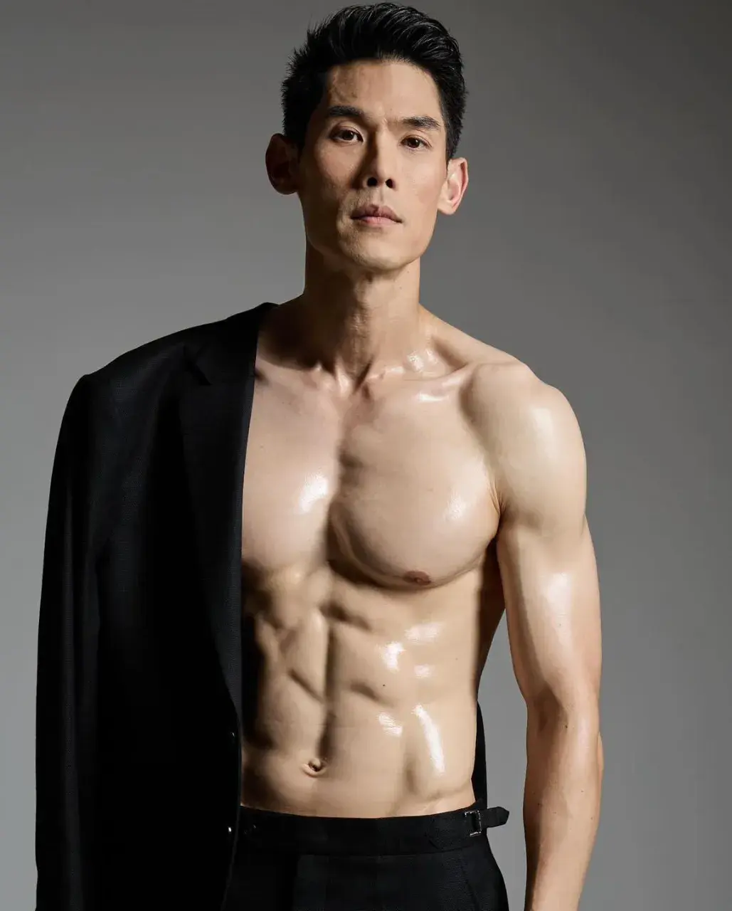 สูงยาวเข่าดีสมคำร่ำลือ
