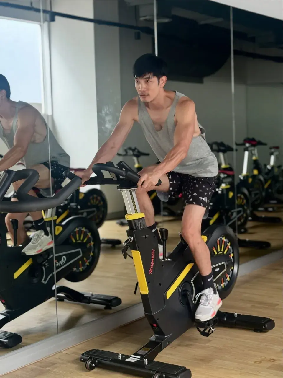 น้ำมาแตะแตกกก