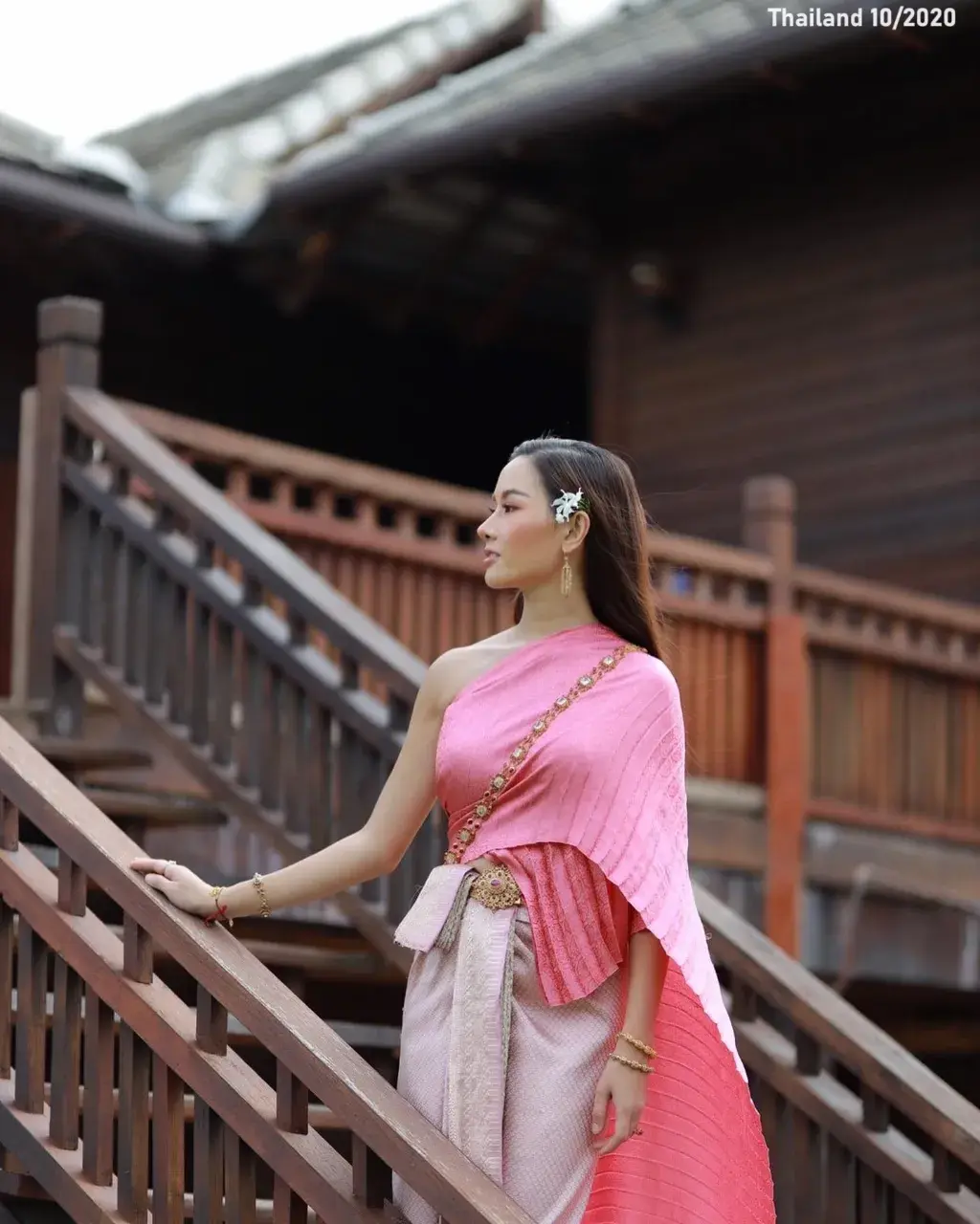 Lady in the Early Rattakosin Thai Dress 🇹🇭