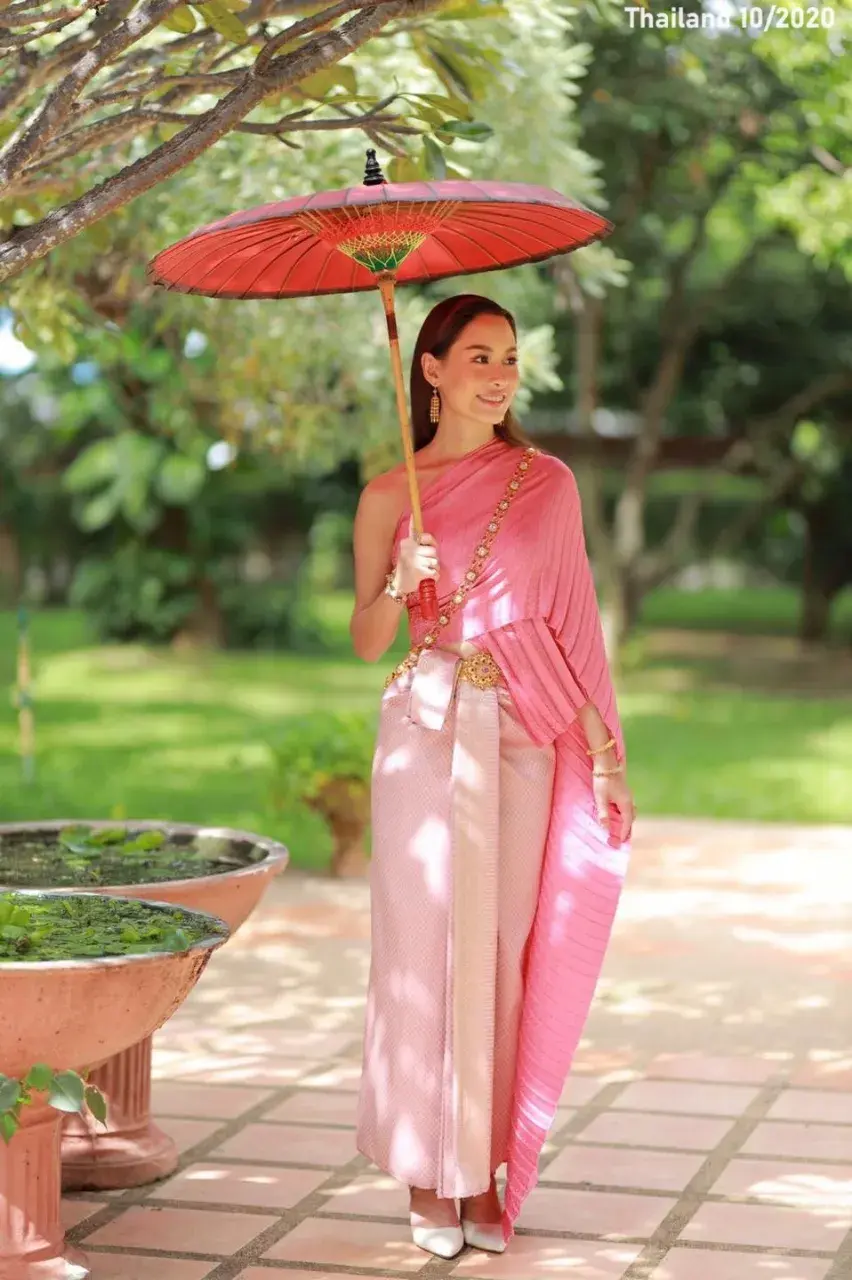 Lady in the Early Rattakosin Thai Dress 🇹🇭