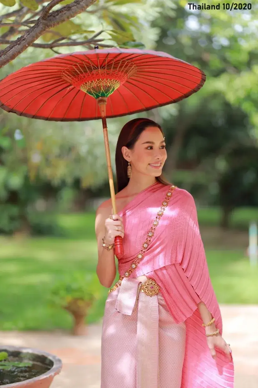 Lady in the Early Rattakosin Thai Dress 🇹🇭